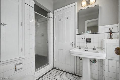 3396 Dorchester Road Shaker Heights OH 44120