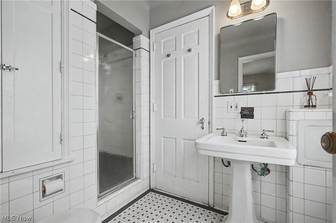 3396 Dorchester Road Shaker Heights OH 44120