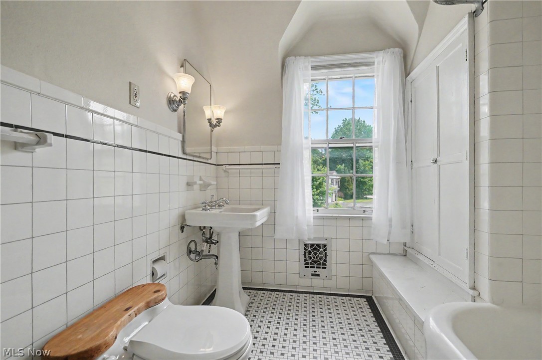 3396 Dorchester Road Shaker Heights OH 44120