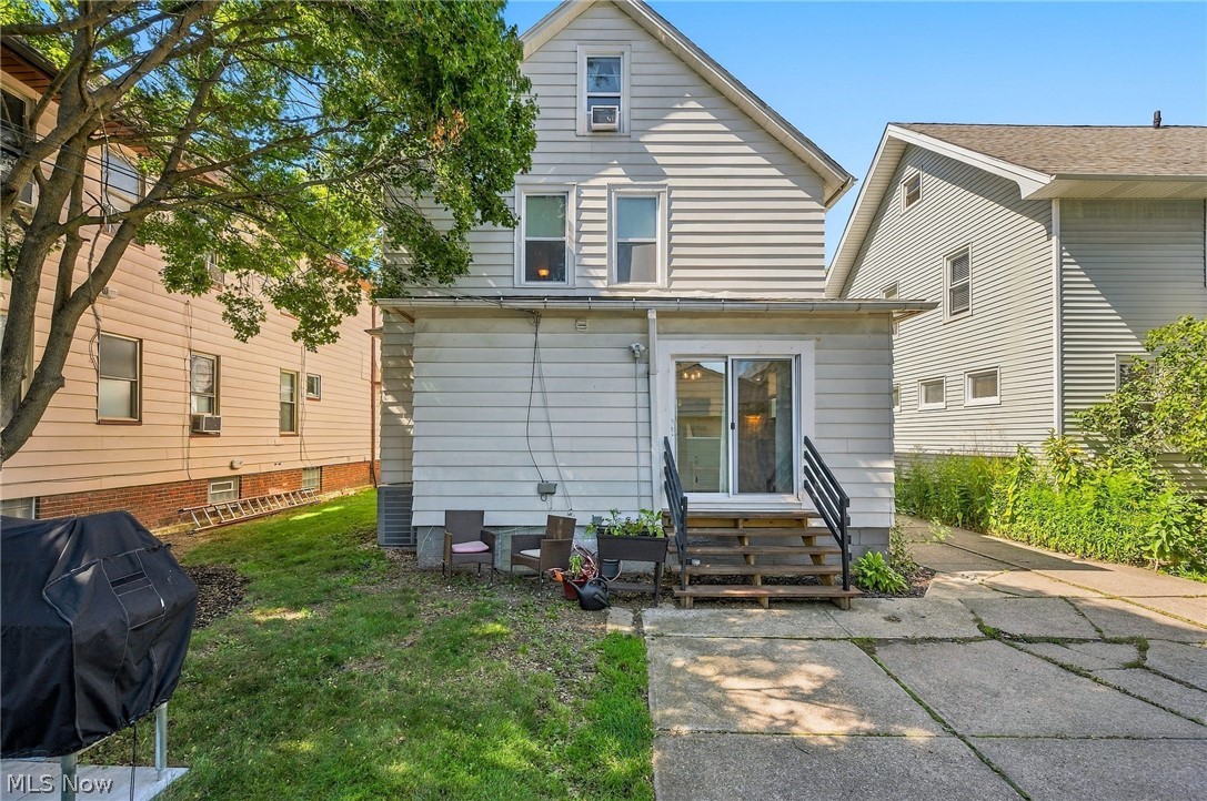 1655 Lauderdale Avenue Lakewood OH 44107