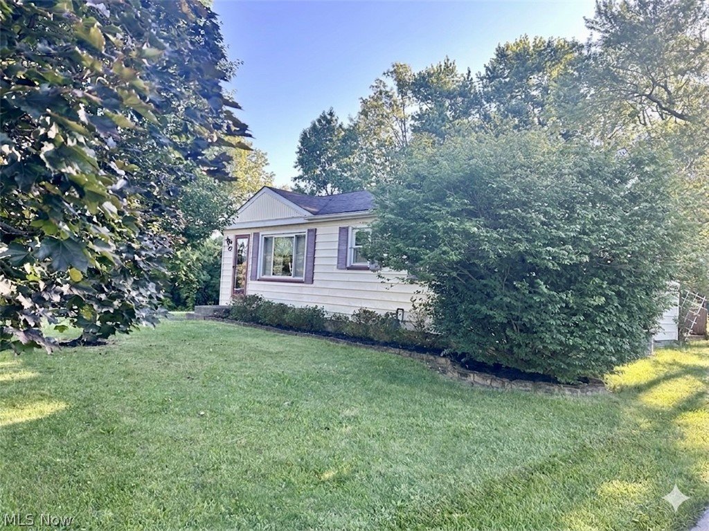 27 Woodland Drive New Middletown OH 44442