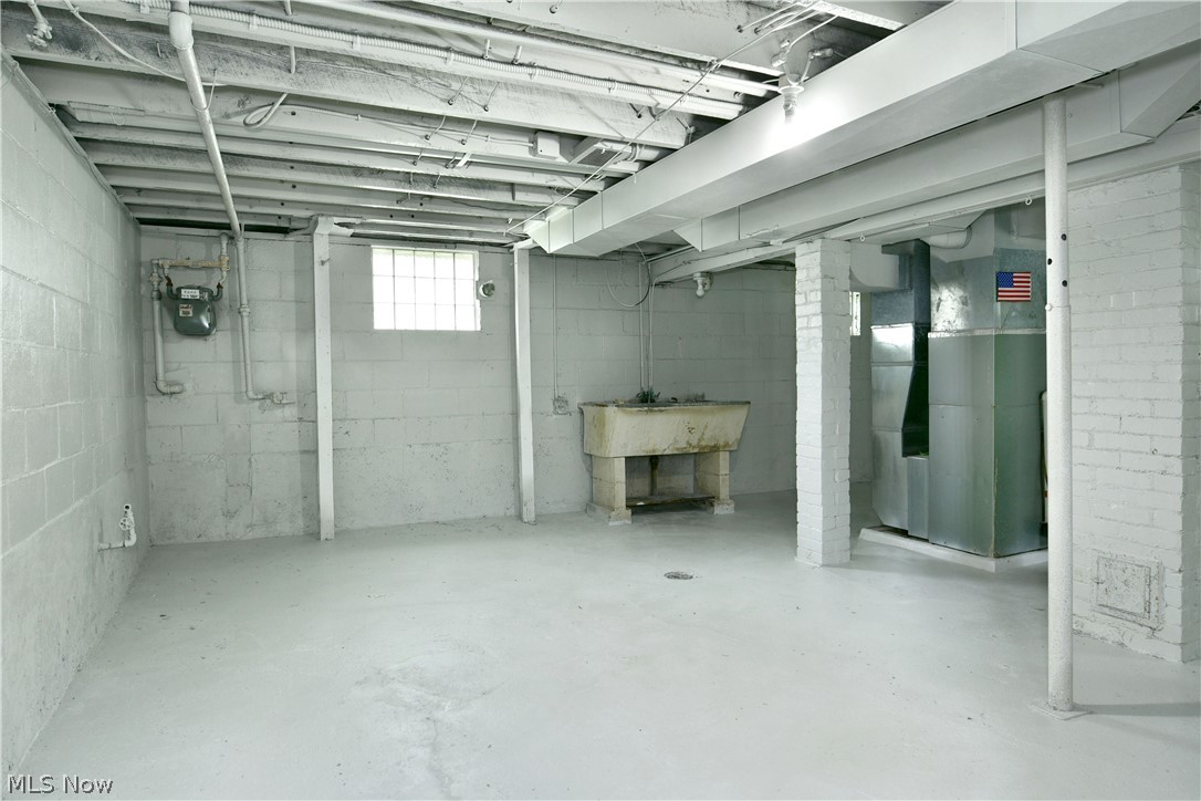 343 E Liberty Street Girard OH 44420