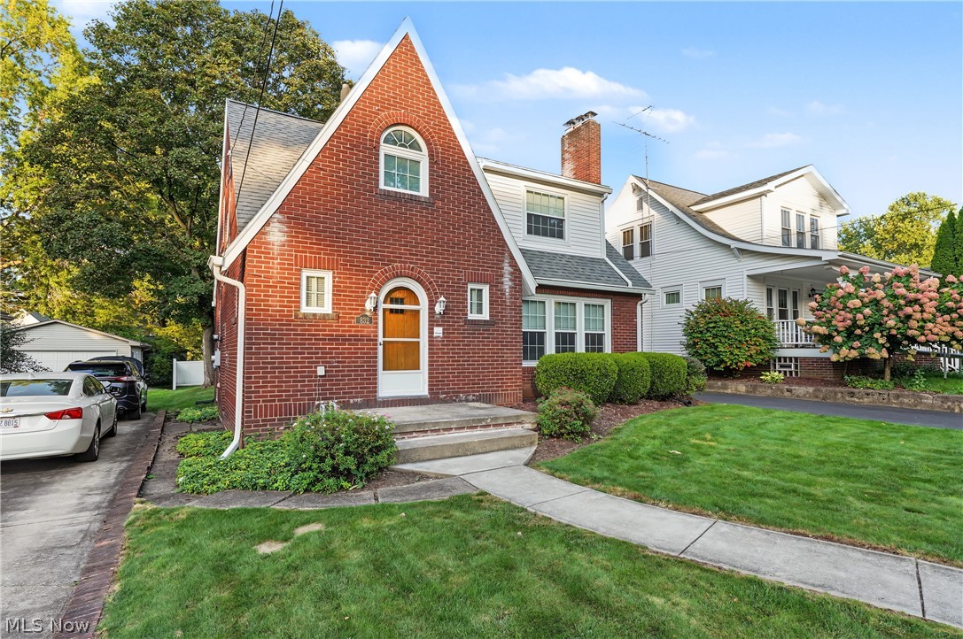 832 Homewood Avenue Salem OH 44460
