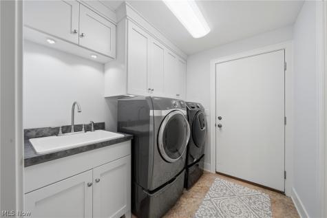 254 Thomas Avenue Munroe Falls OH 44262