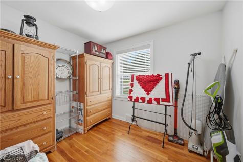 254 Thomas Avenue Munroe Falls OH 44262
