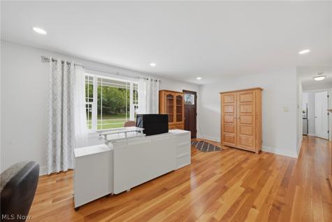 254 Thomas Avenue Munroe Falls OH 44262