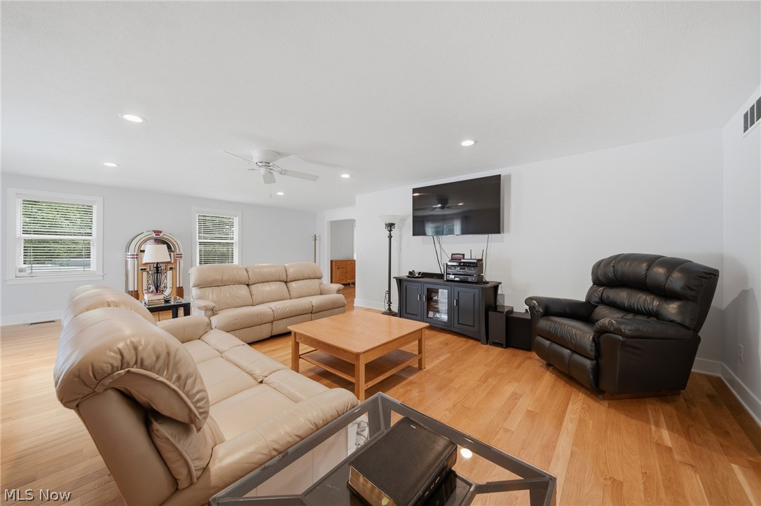 254 Thomas Avenue Munroe Falls OH 44262