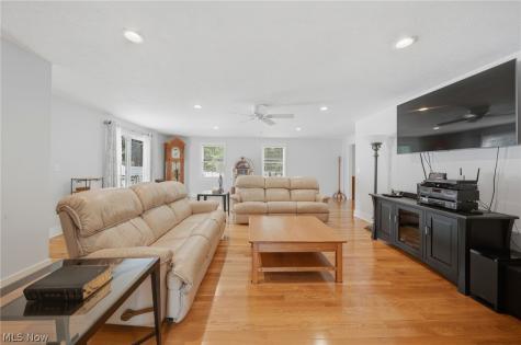 254 Thomas Avenue Munroe Falls OH 44262