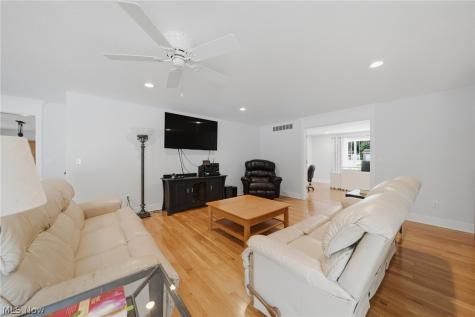 254 Thomas Avenue Munroe Falls OH 44262