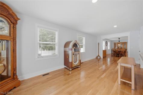 254 Thomas Avenue Munroe Falls OH 44262