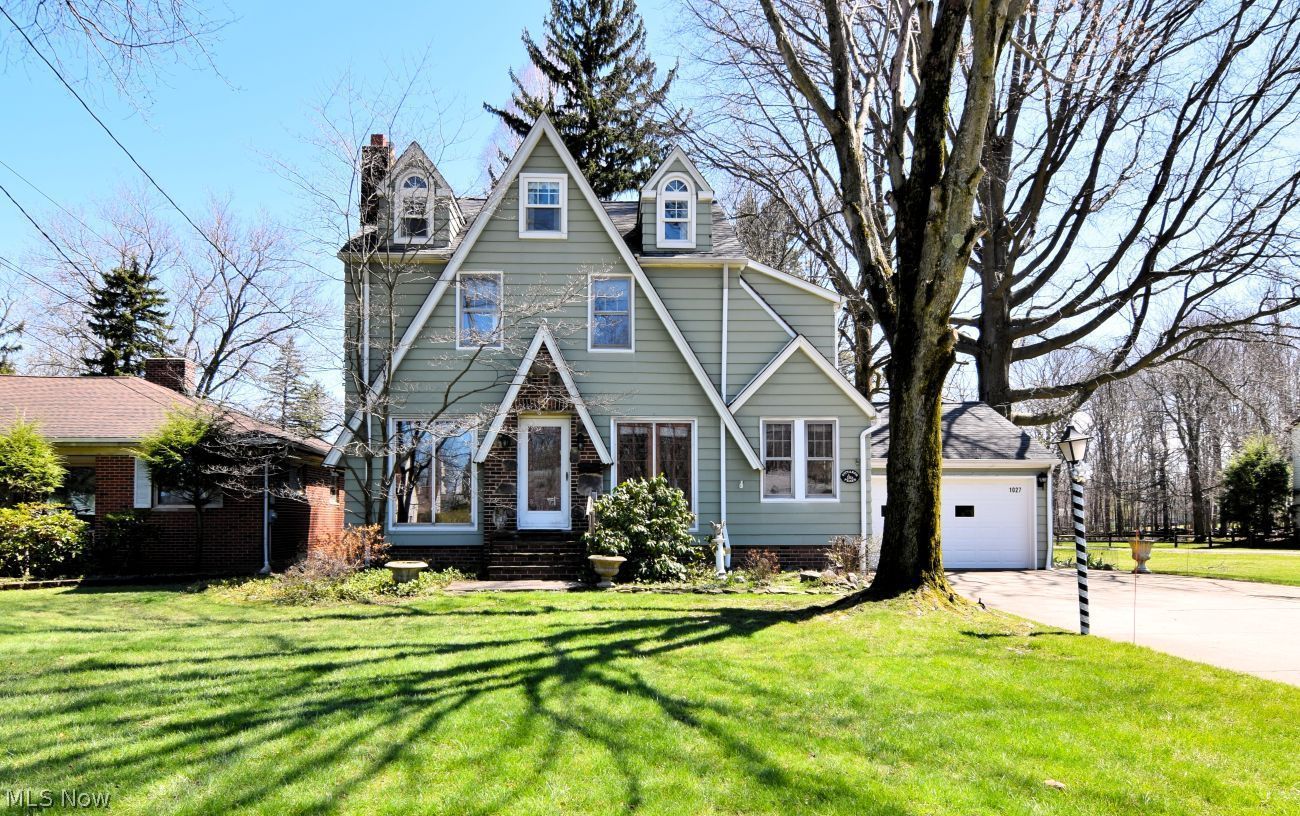 1027 Lander Road Mayfield Village OH 44143