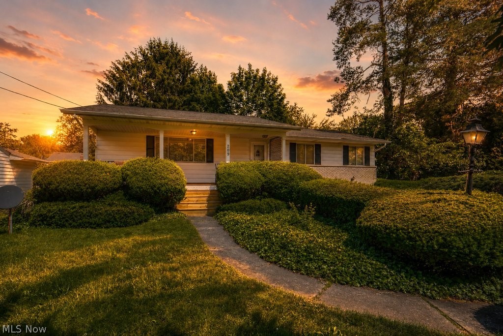 209 Shiawassee Avenue Akron OH 44333