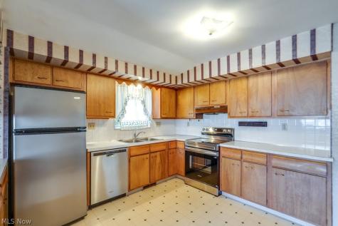 209 Shiawassee Avenue Akron OH 44333