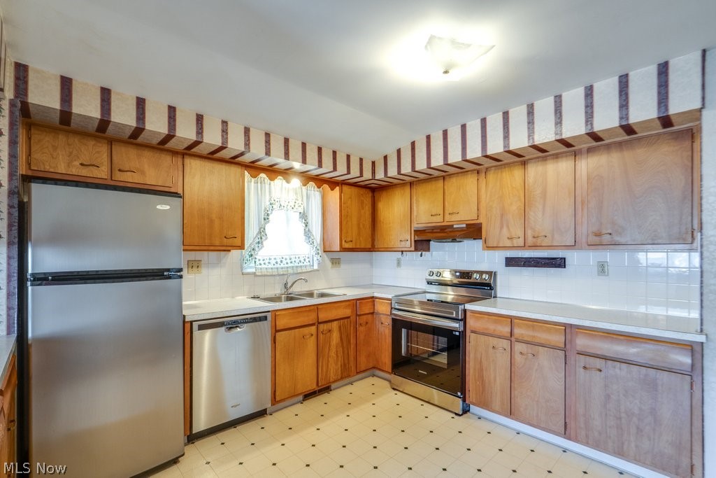 209 Shiawassee Avenue Akron OH 44333