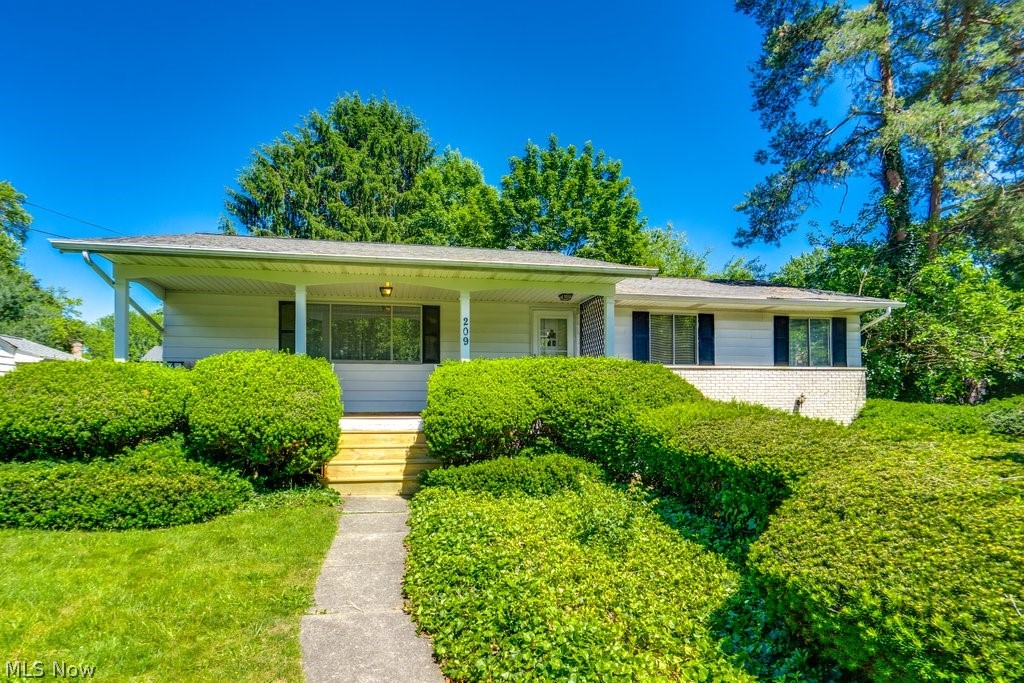 209 Shiawassee Avenue Akron OH 44333