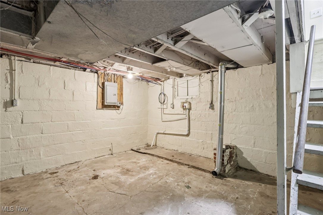 487 Bacon Avenue Akron OH 44320