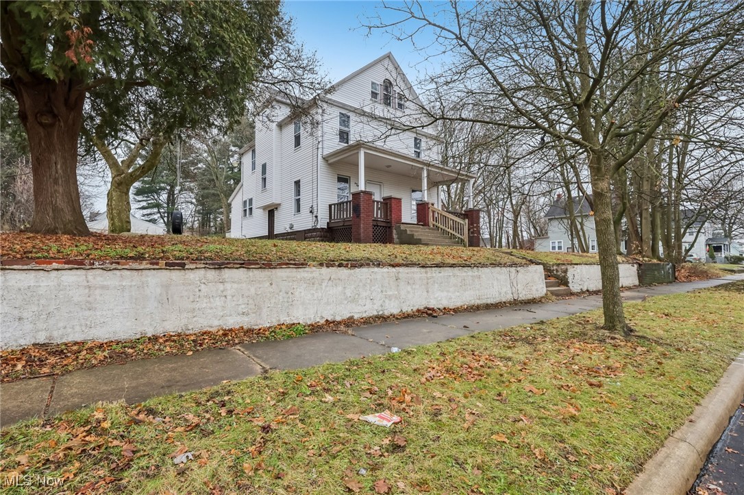 487 Bacon Avenue Akron OH 44320