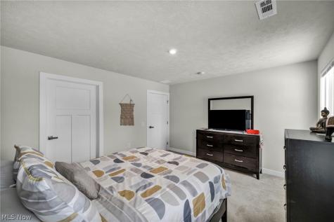 141 W Spring Drive Elyria OH 44035