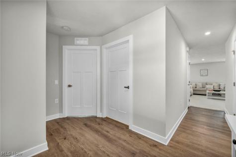 141 W Spring Drive Elyria OH 44035
