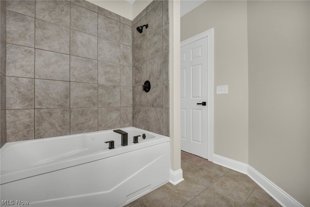 26736 Rue Saint-ann Court Warrensville Heights OH 44128