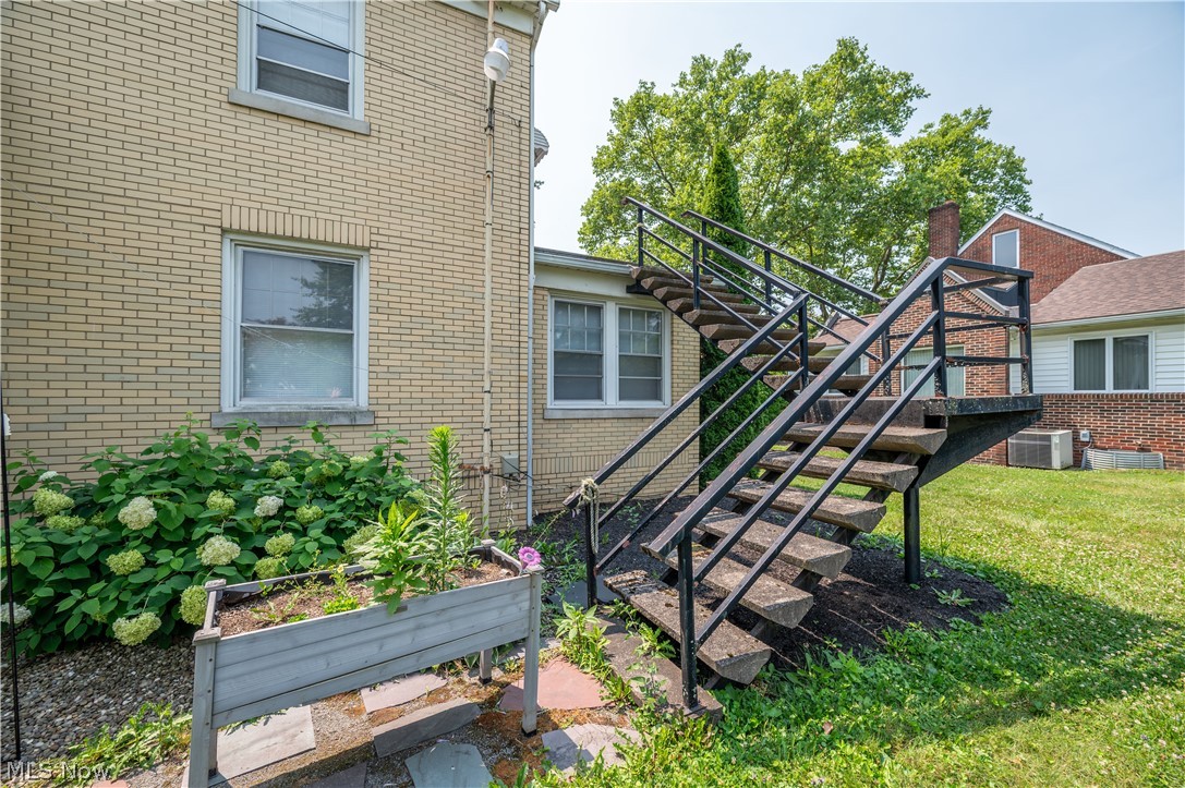 2505 E Market Street Warren OH 44483