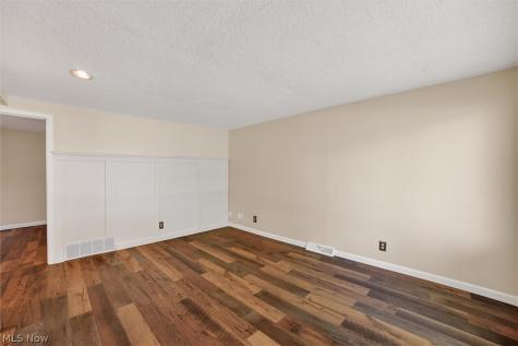 1239 E 332nd Street Eastlake OH 44095