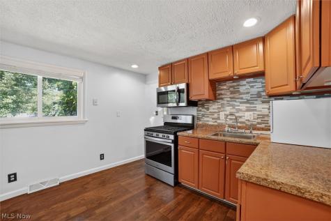 1239 E 332nd Street Eastlake OH 44095