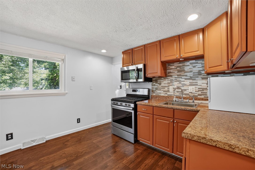 1239 E 332nd Street Eastlake OH 44095