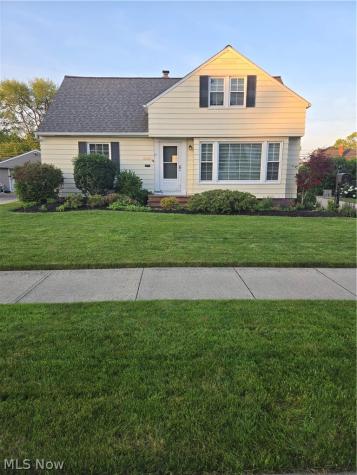 561 Crescent Drive Willowick OH 44095