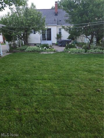 561 Crescent Drive Willowick OH 44095