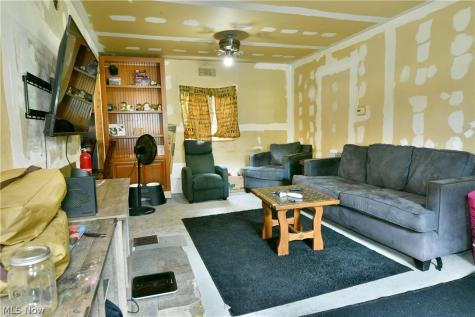 42 Dangel Avenue Akron OH 44312