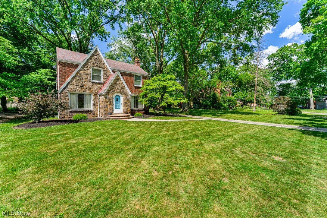 124 Danbury Drive Boardman OH 44512