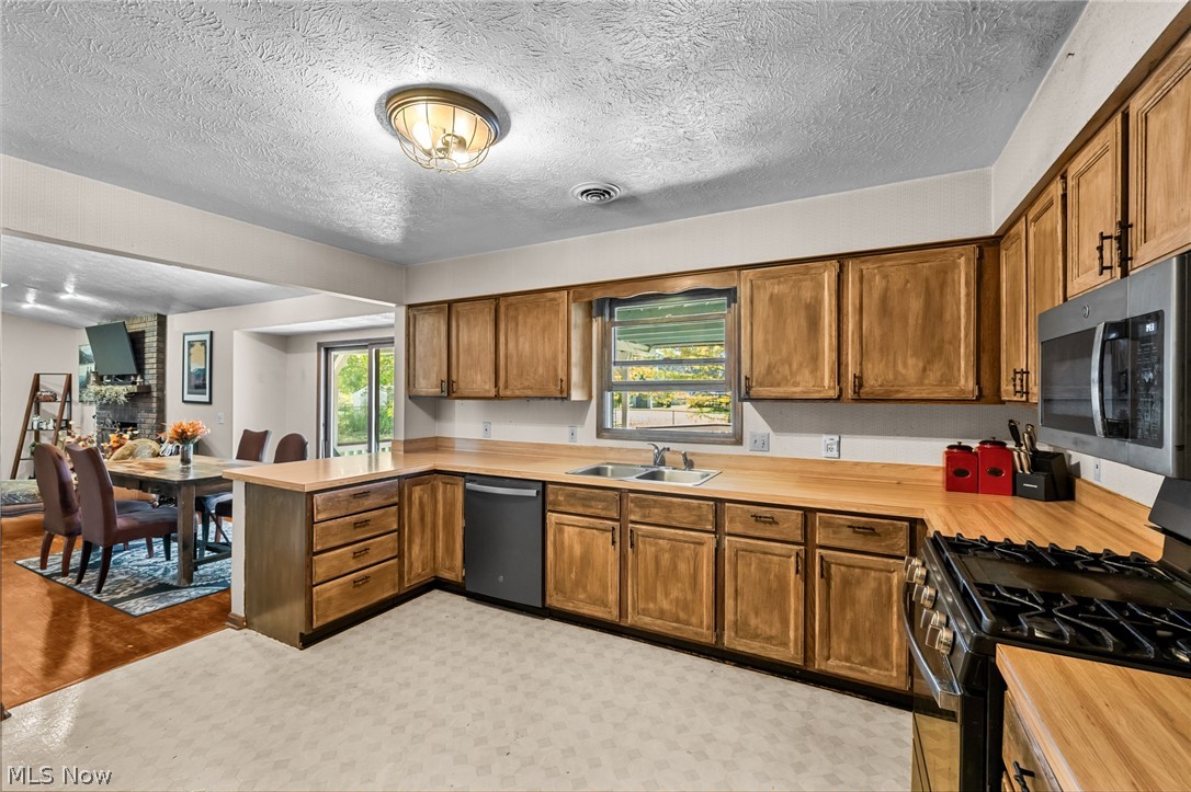 5412 Pin Oak Circle Sheffield OH 44054