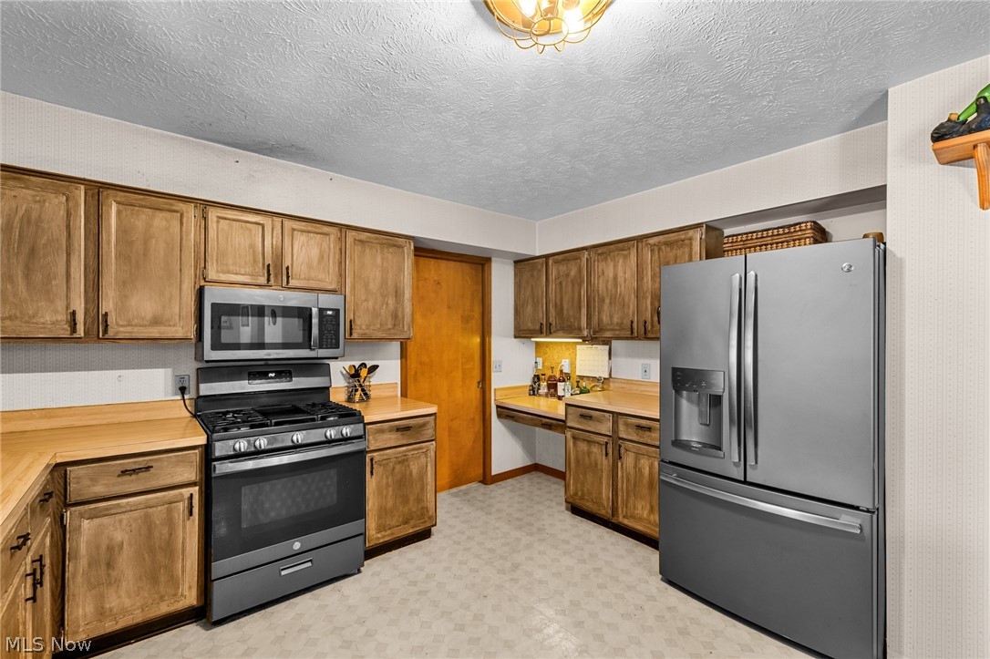 5412 Pin Oak Circle Sheffield OH 44054