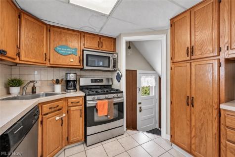 14912 Fernway Avenue Cleveland OH 44111