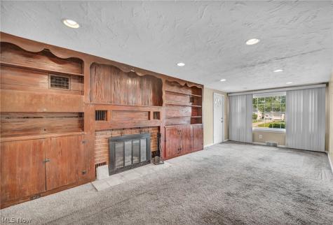 1002 E 331st Street Eastlake OH 44095