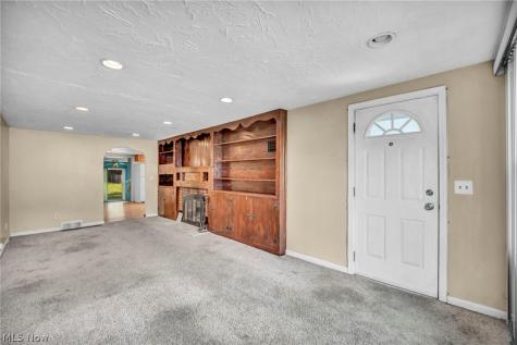 1002 E 331st Street Eastlake OH 44095