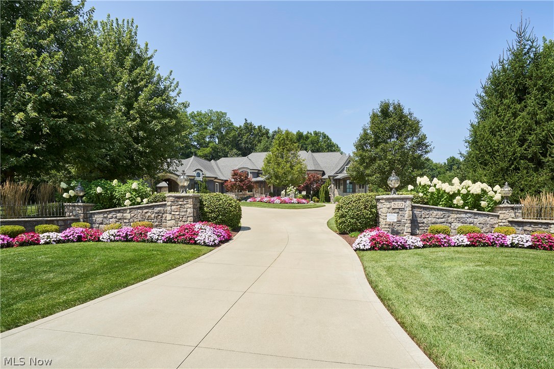 520 Arbor Falls Drive Sharon OH 44281