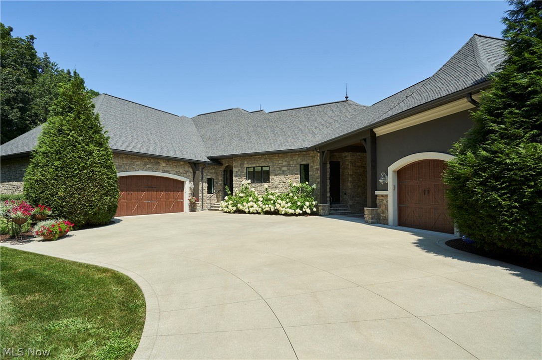520 Arbor Falls Drive Sharon OH 44281