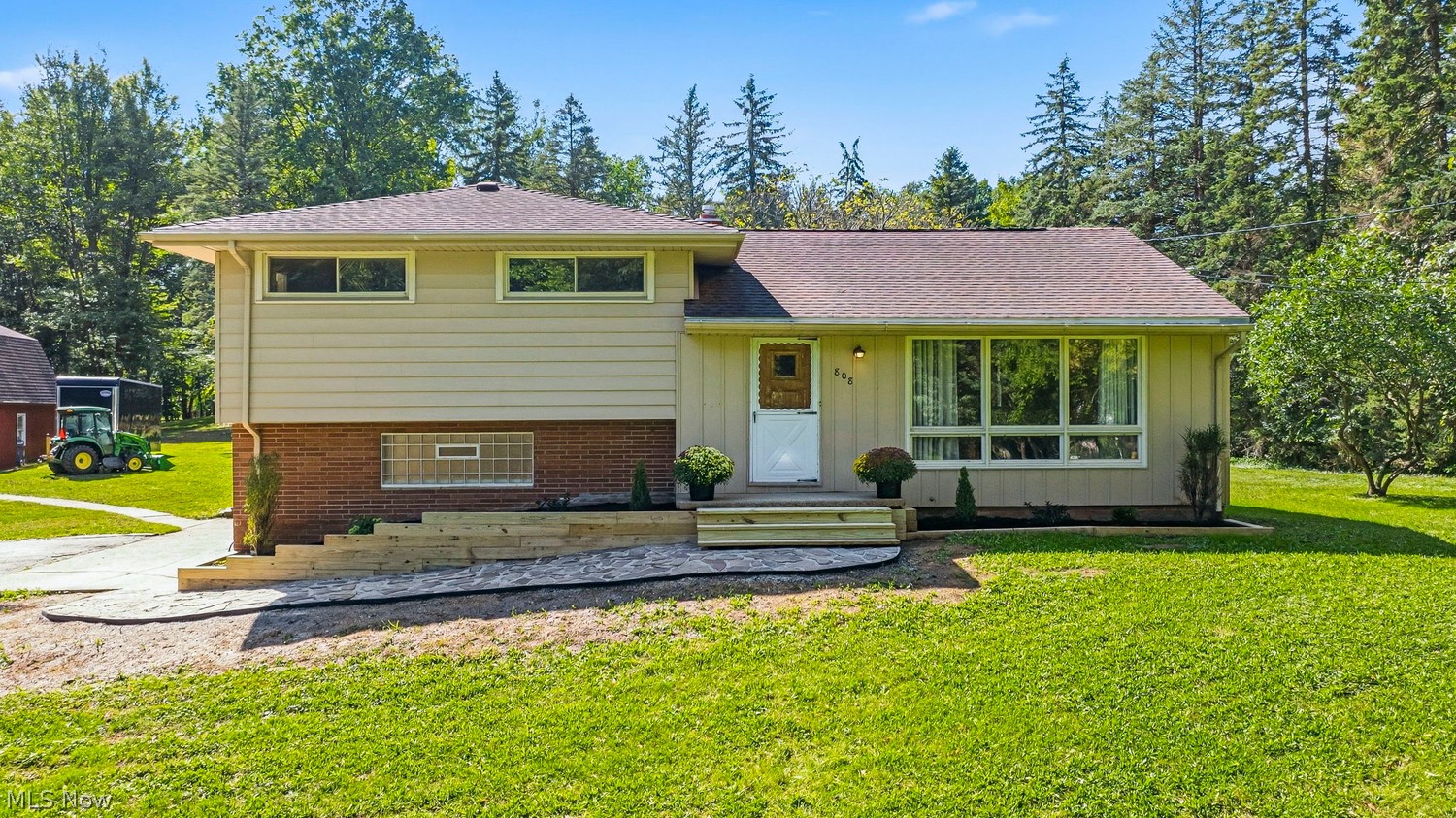 808 Abington Road Akron OH 44312