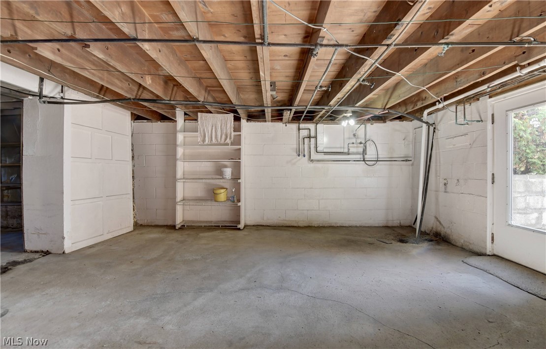 9291 N Girdle Road Middlefield OH 44062