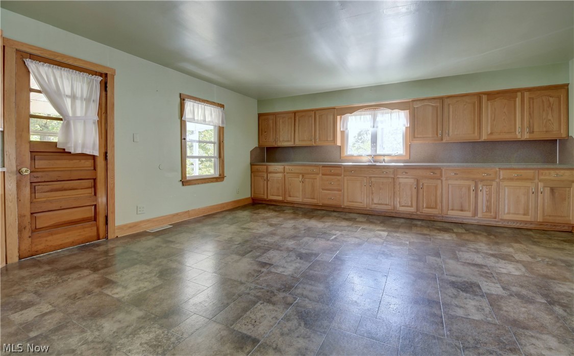 9291 N Girdle Road Middlefield OH 44062