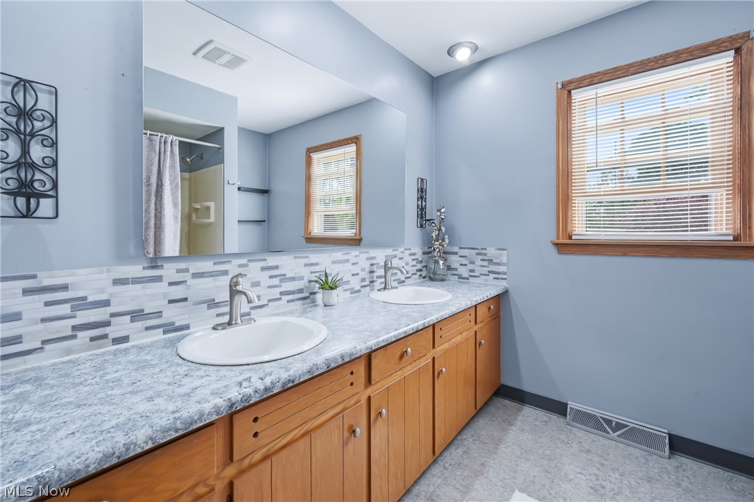 366 Westview Avenue Hubbard OH 44425