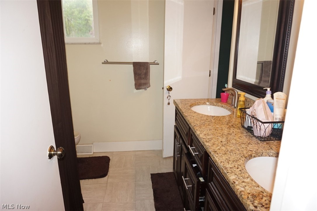 28096 Edgepark Drive North Olmsted OH 44070