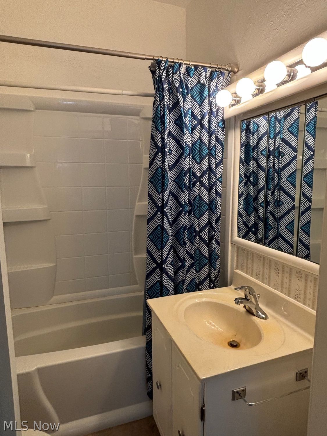 978 Indian Trail Akron OH 44314