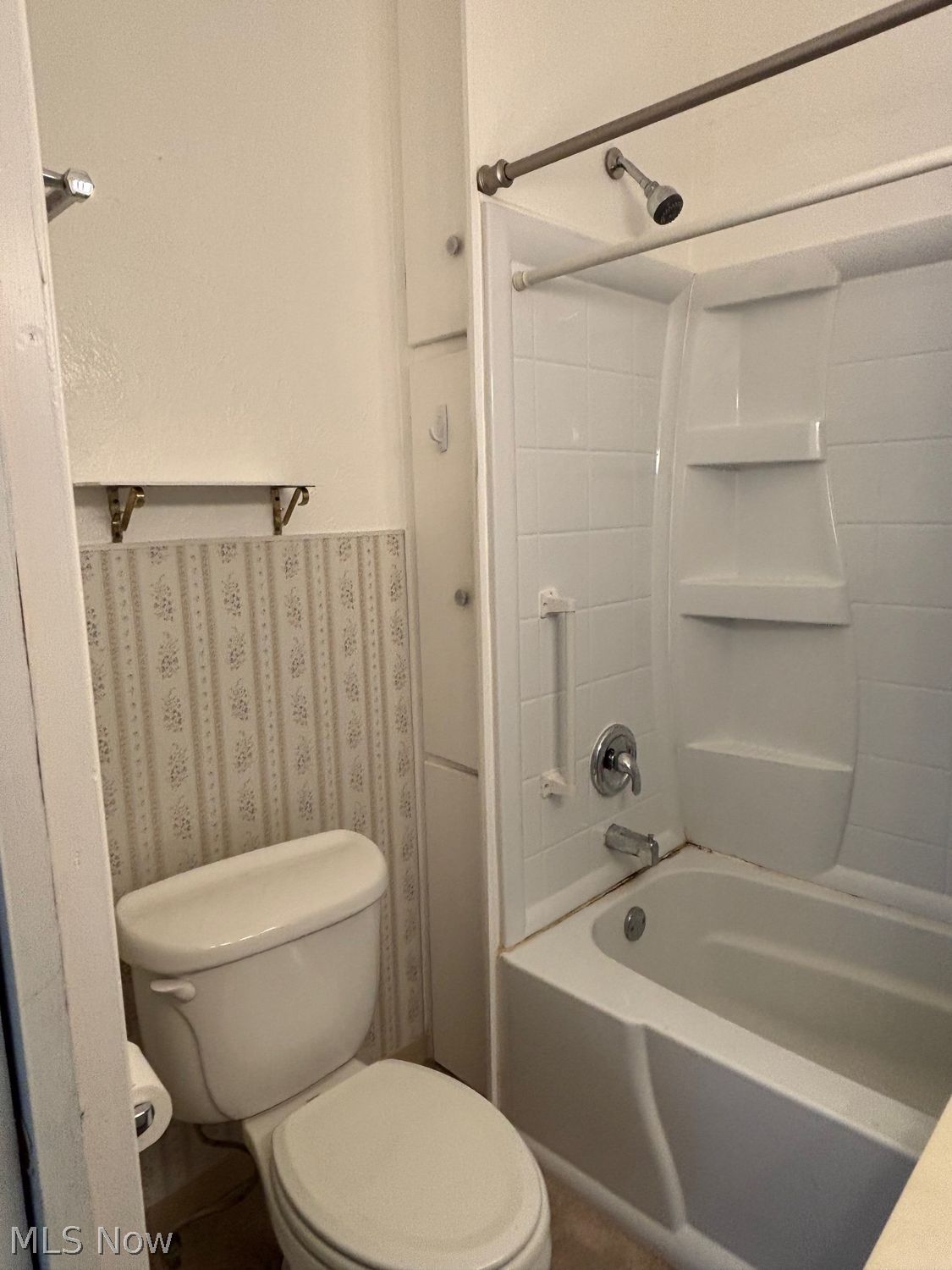 978 Indian Trail Akron OH 44314