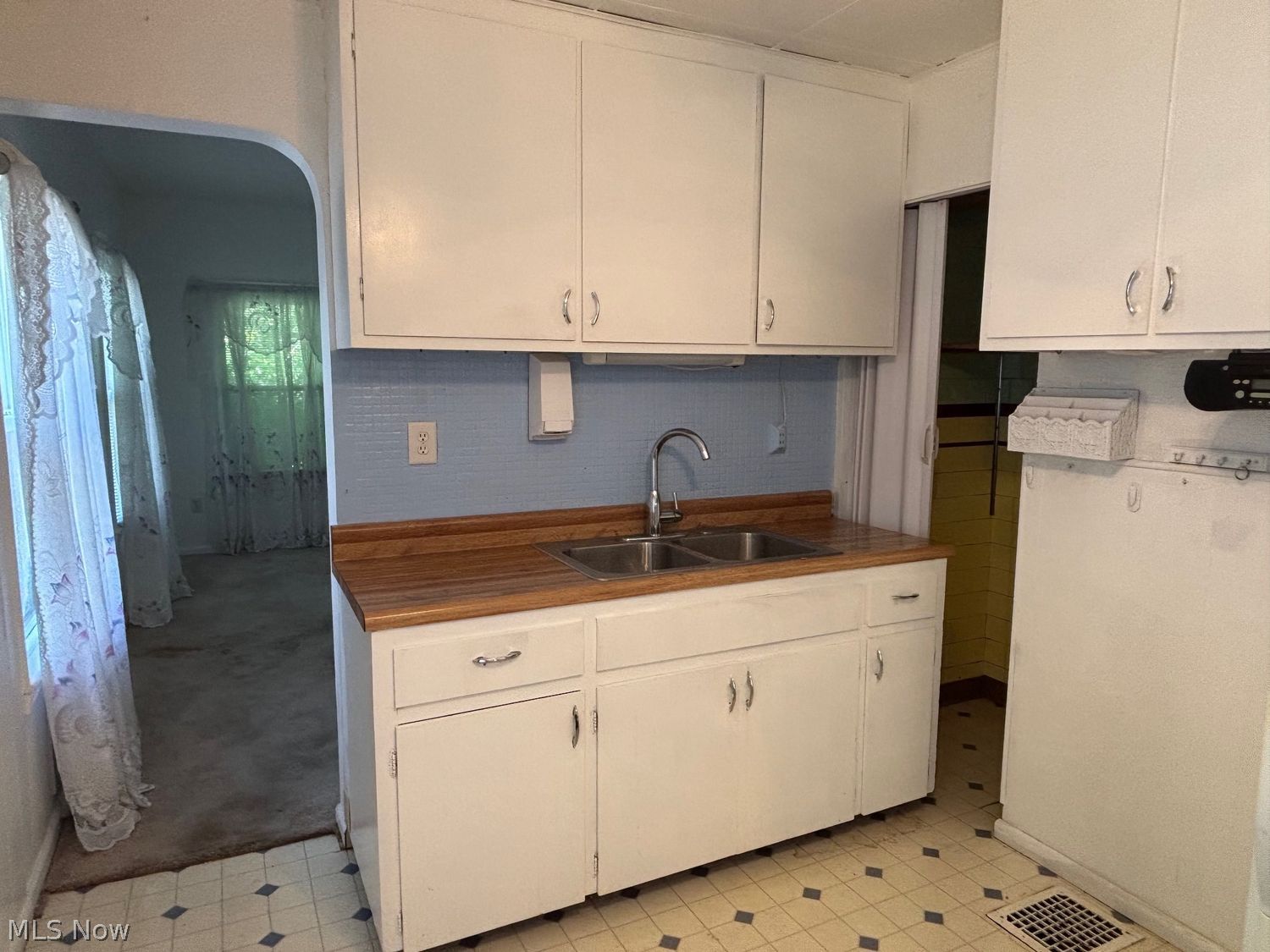 978 Indian Trail Akron OH 44314