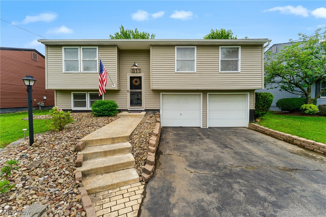 811 Illinois Avenue Mcdonald OH 44437