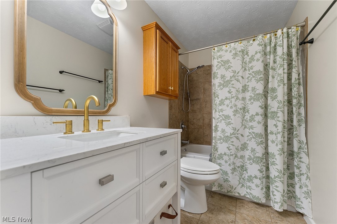811 Illinois Avenue Mcdonald OH 44437