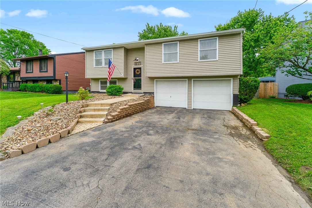 811 Illinois Avenue Mcdonald OH 44437